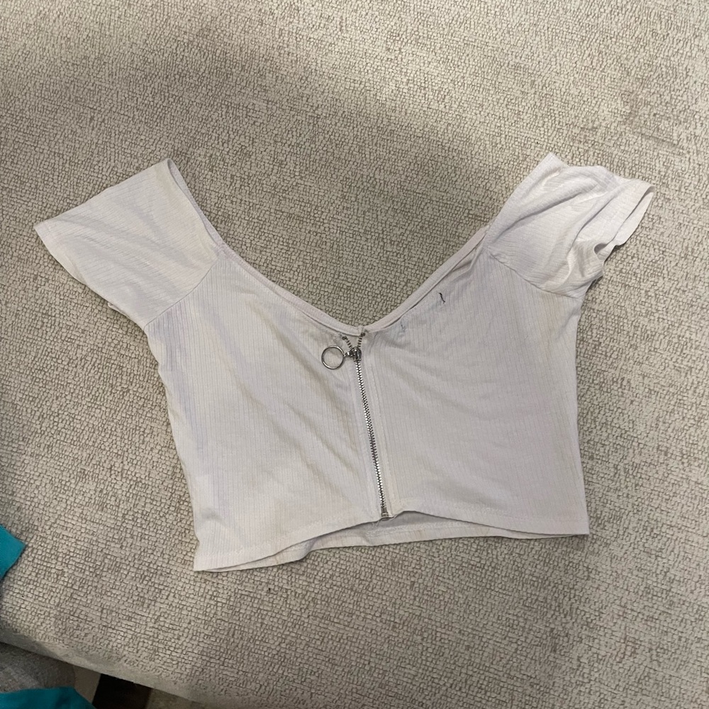 Small white crop top with zipper